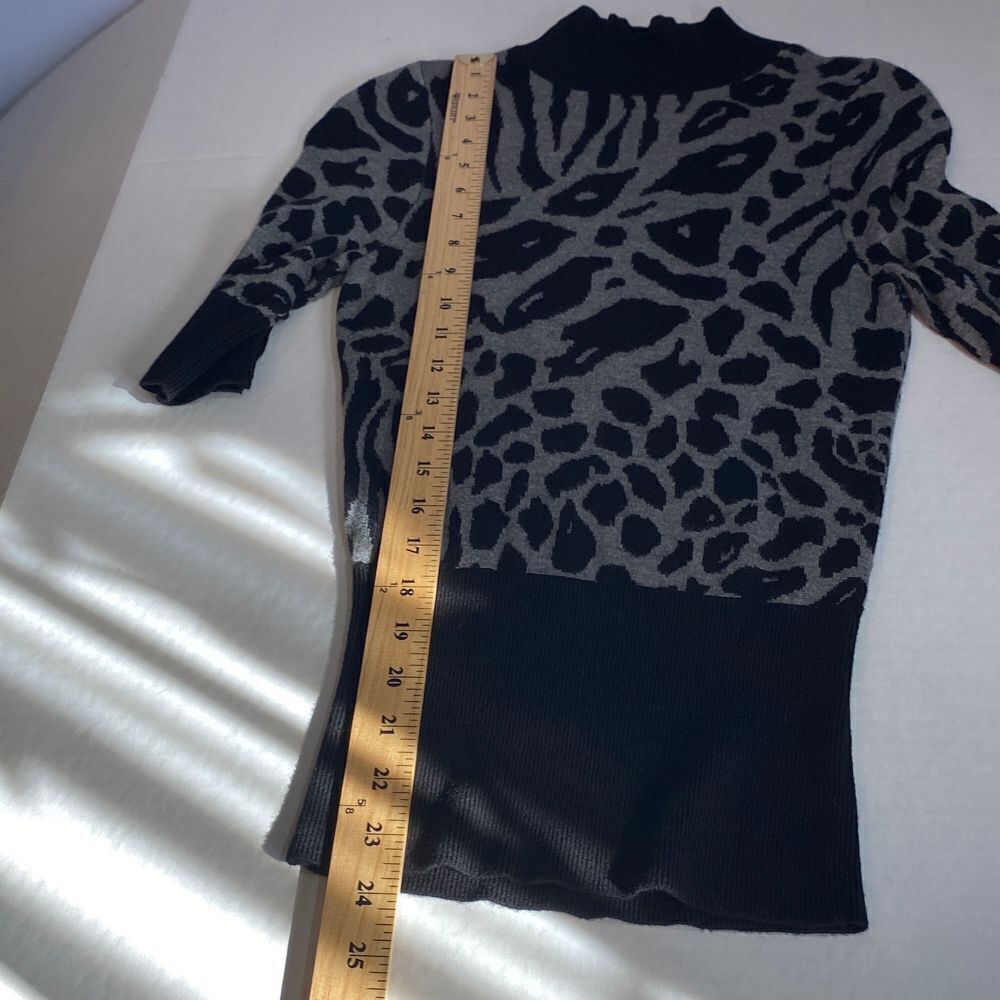 Express Design Studio Knit Pull Over Top Size XS, Gray/Black Animal Print - Picture 11 of 14